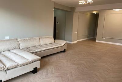 Apartament cu 4 camere semidecomandat în Arcul de Triumf