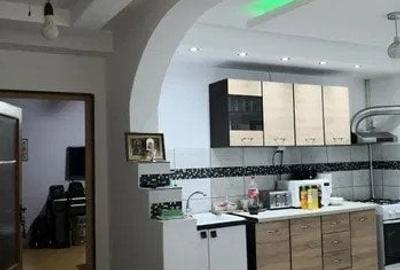 Apartament cu 3 camere decomandat, mobilat în Sebastian