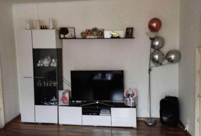 Apartament cu 3 camere semidecomandat în Podu Roș - 1