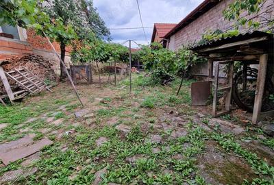 Casă cu Teren 576 Mp în Clocotici - 1