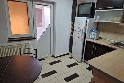 Piata Veteranilor Proprietar inchiriez apartament 3 camere - 12