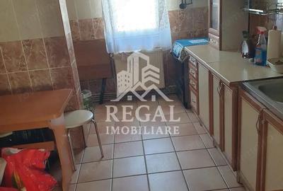 Apartament cu 3 camere de vanzare. Zona Micro 5 - 9