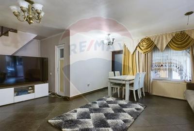 Casă cu 6 camere cu Teren 174 Mp în Andronache