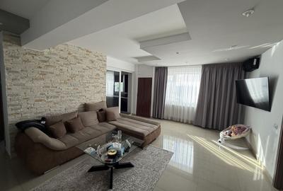 Apartament cu 3 camere semidecomandat, mobilat în Brătianu