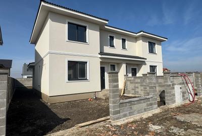 Duplex cu 4 camere cu Canalizare în Moșnița Nouă - 2
