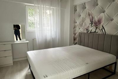 Apartament cu 3 camere decomandat, mobilat în Titan