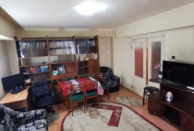 Apartament cu 2 camere decomandat în Universitate
