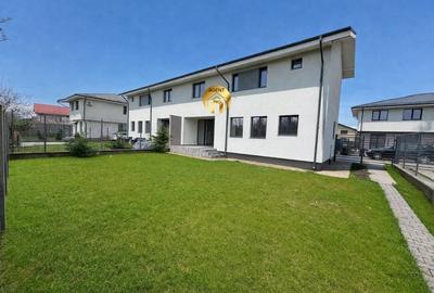 Casă cu 4 camere cu Canalizare în Otopeni