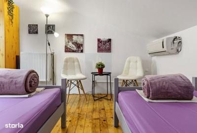 Casă cu 8 camere cu Canalizare în Central - 2