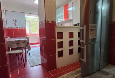Apartament cu 3 camere decomandat în Micro 3 - 5