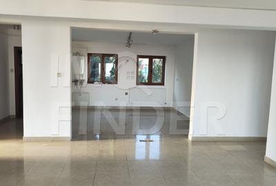 Apartament cu 3 camere decomandat în Andrei Mureșanu - 2