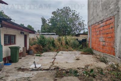 Casa cu 3 camere, garaj si 325mp teren, demolabila, cu toate utilitatile, in Mil - 7