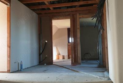 Casă cu 6 camere cu Teren 650 Mp în Lipănești - 1