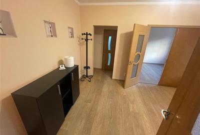 Apartament cu 3 camere semidecomandat, mobilat în Timpuri Noi