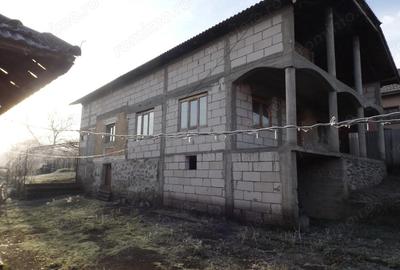 Casă cu Teren 1900 Mp în Pocruia - 4