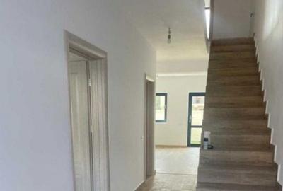 Casă cu 4 camere în Central - 3