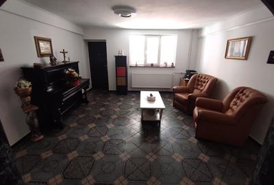 Casă individuală cu 9 camere cu Teren 432 Mp în Dristor - 1