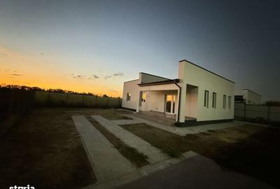 Casă cu 6 camere cu Teren 490 Mp în Adunații-Copăceni - 2