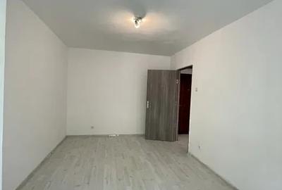 Apartament cu 2 camere, decomandat, etajul 1/4, zona Podu Ros - 2