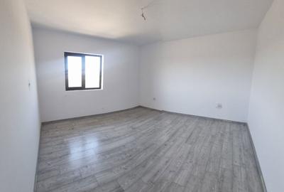 Casă cu 4 camere cu Teren 250 Mp în Central
