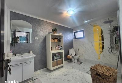 Casă cu 5 camere cu Teren 1800 Mp în Dănești - 3