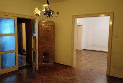 Casă individuală cu 5 camere cu Canalizare în Lipovei - 1