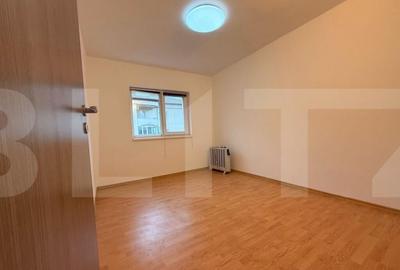 Apartament spa?ios cu 4 camere, 2 bai ?i camara, zona - 1