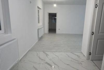 Casă cu 5 camere în Central - 2