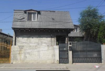 Casă individuală cu 8 camere cu Canalizare în Cantacuzino - 1