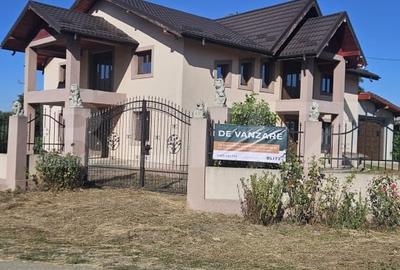 Casa la rosu, de vanzare, 250 mp, zona Slobozia Moara - 1
