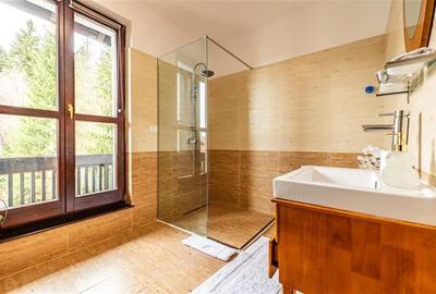 Resedinta speciala, in inima statiunii Poiana Brasov, cu terasa si locuri de par - 17