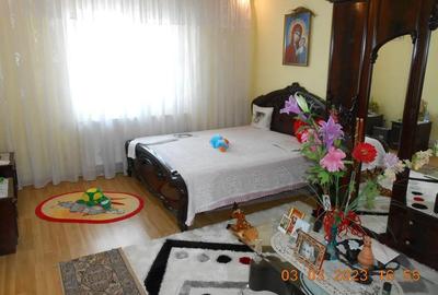 Casă cu 5 camere cu Teren 129 Mp în Lacu Dulce