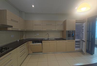 Apartament cu 3 camere decomandat, mobilat în Km 5 - 15