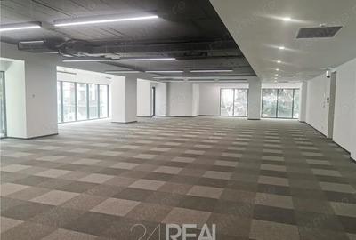 Spațiu comercial, în Politehnica - 9