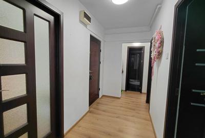 Apartament cu 3 camere decomandat în Turnișor - 1