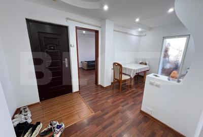 Apartament de vanzare, cu 2 camere decomandat, zona 9 Mai - 3