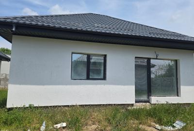 Casă cu 3 camere cu Canalizare în Sud - 7