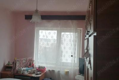 Apartament cu 3 camere decomandat în Broșteni - 8
