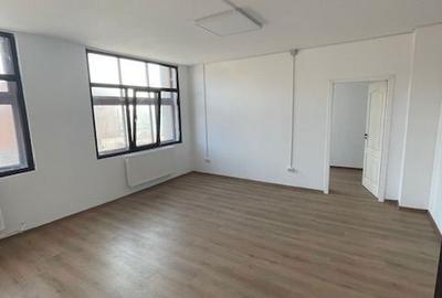 Spațiu comercial, de 60 mp, în Obor