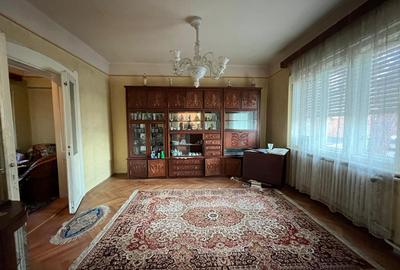 Casă cu 5 camere, acces auto, gaz, central, Salonta, Bihor.