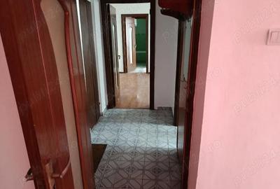 Apartament cu 3 camere semidecomandat în Central - 1