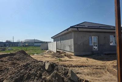 Casă cu Teren 394 Mp în Central - 2