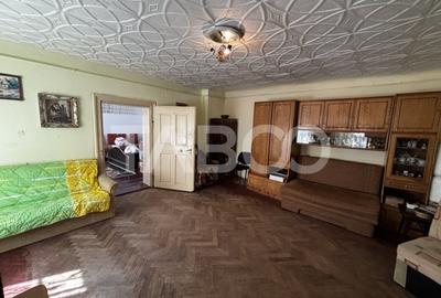 Casa de vanzare cu gradina si curte prima afisare zona Terezian Sibiu - 2