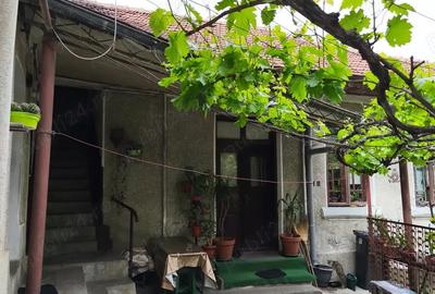 Casă cu 8 camere cu Teren 415 Mp în Drăgășani - 1