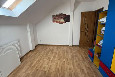 Apartament spațios cu 3 camere, mansardă și pod | Sector 4 - 2