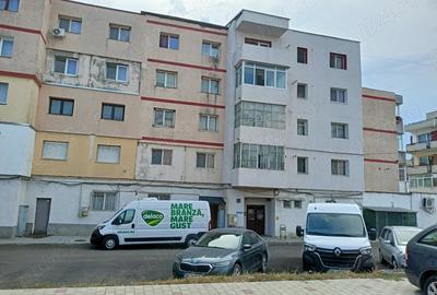 Apartament cu 2 camere decomandat în Buhuși
