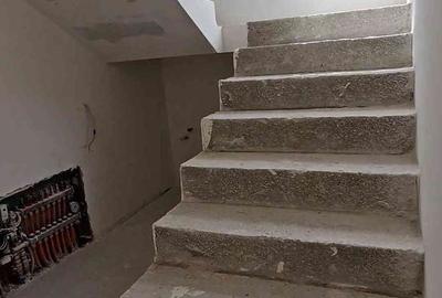 Casă cu 5 camere cu Teren 635 Mp în Giarmata