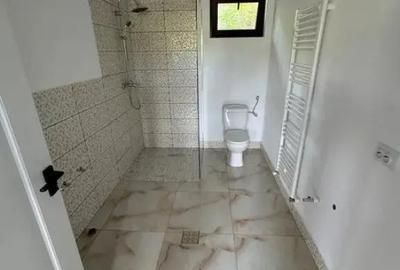 Casă cu 3 camere cu Teren 1890 Mp în Central - 6