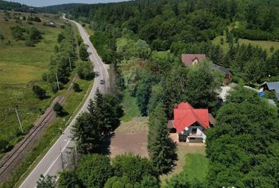 Casă cu 4 camere cu Teren 1300 Mp în Paltin - 1