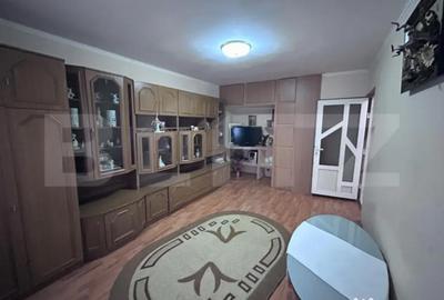 Apartament cu 4 camere decomandat, mobilat în 9 Mai - 2